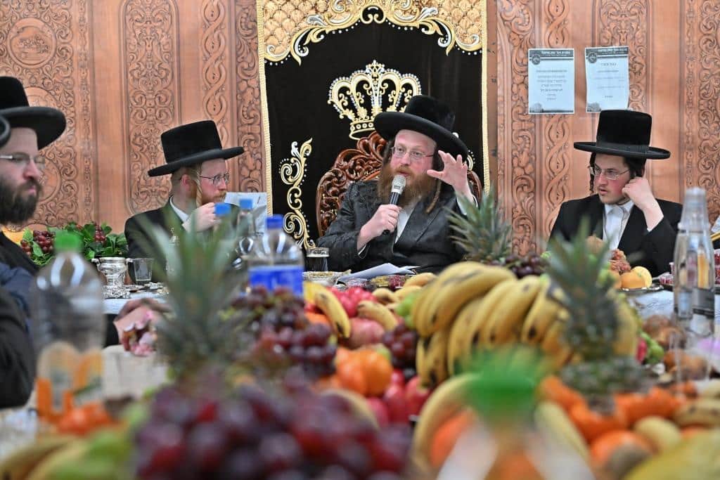 חמשה עשר בשבט בחצר הקודש ספינקא בבית שמש