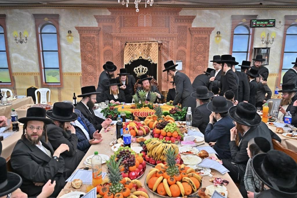 חמשה עשר בשבט בחצר הקודש ספינקא בבית שמש