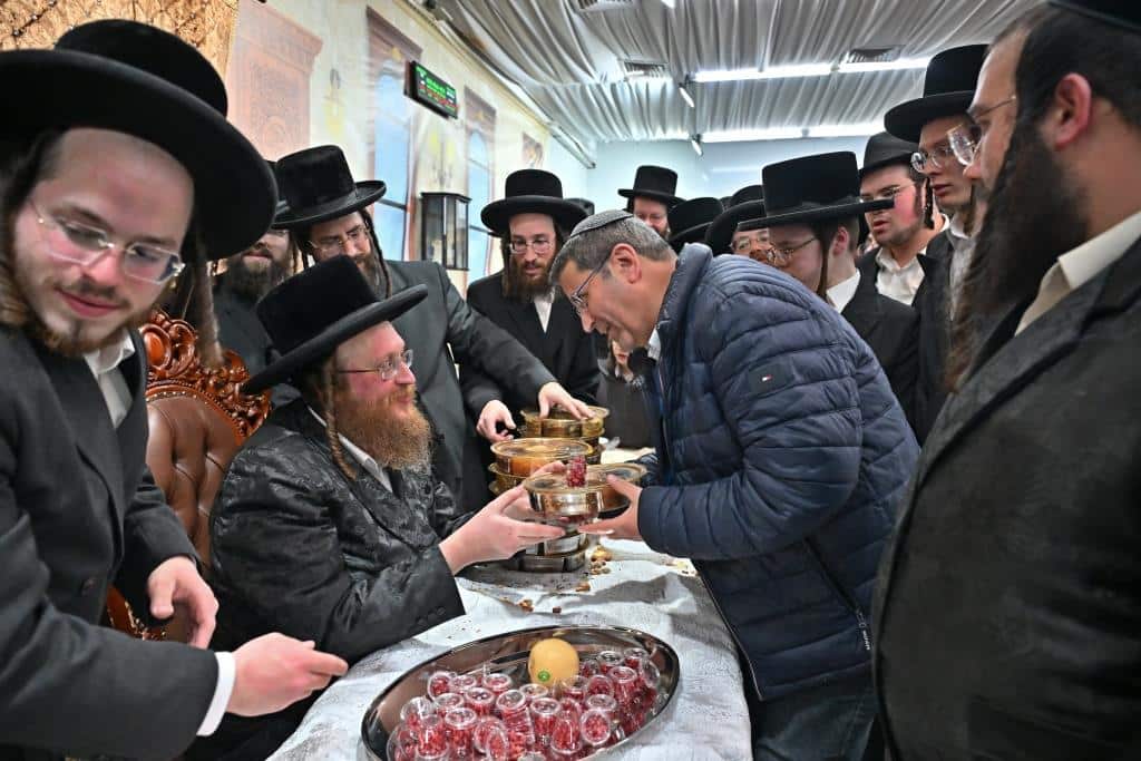 חמשה עשר בשבט בחצר הקודש ספינקא בבית שמש