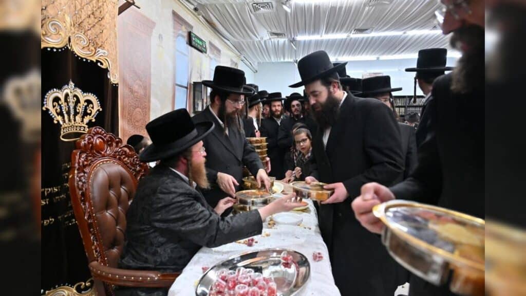 רבה של אור עקיבא השיא את בנו - רבים באו לברך