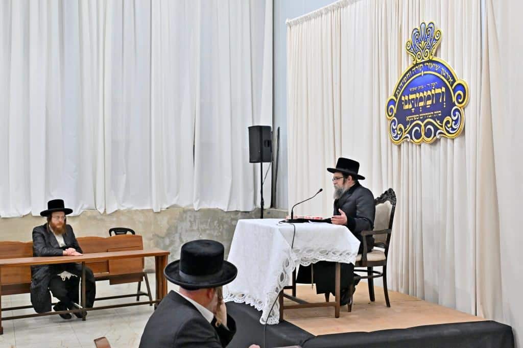 גלריה: האדמו"ר מסקולען מסר שיחת חיזוק בקהילת ספינקא