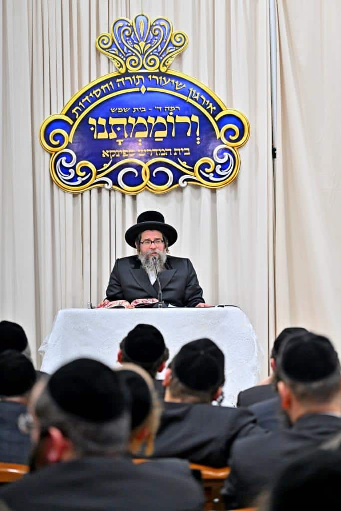 גלריה: האדמו"ר מסקולען מסר שיחת חיזוק בקהילת ספינקא