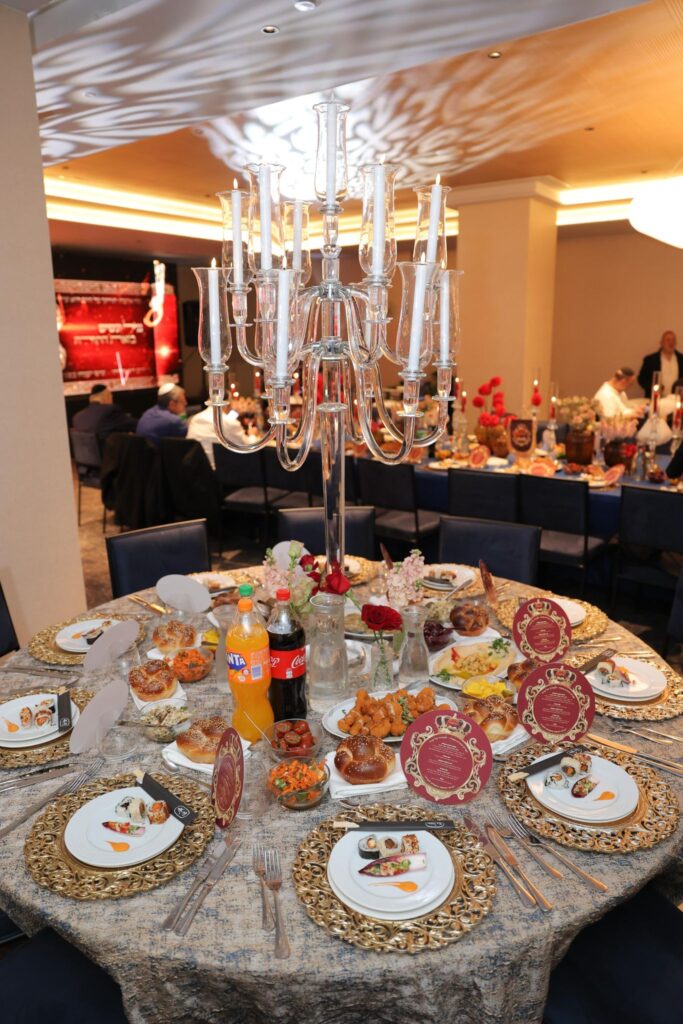 בהשתתפות גדולי תורה ואישי ציבור: הכנסת ספר תורה למוסדות “כאייל תערוג”