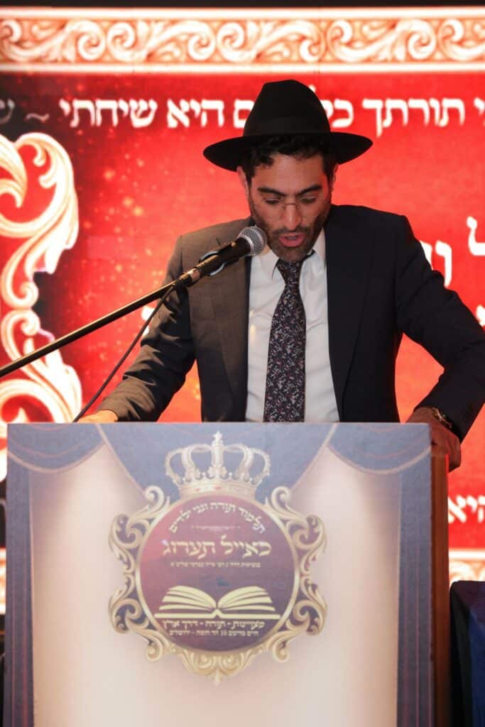 בהשתתפות גדולי תורה ואישי ציבור: הכנסת ספר תורה למוסדות “כאייל תערוג”