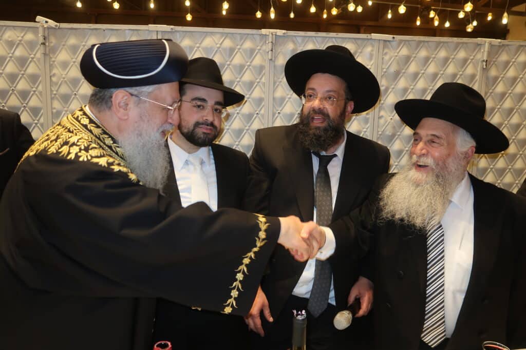 גדולי רבני ספרד בשמחת החתונה לנכד רב העיר בני ברק