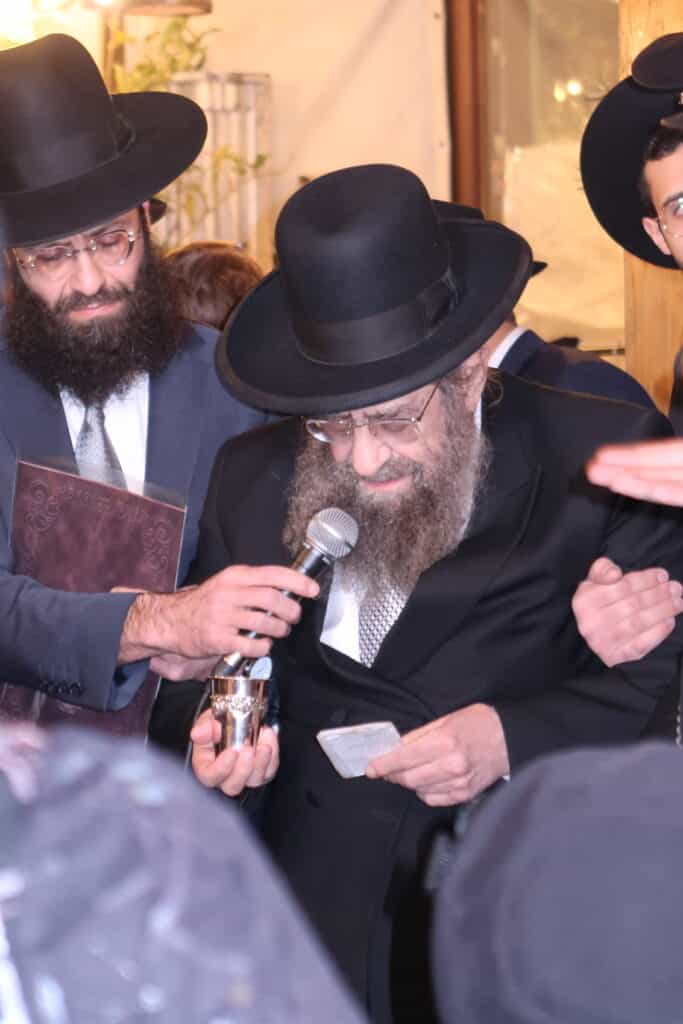 גדולי רבני ספרד בשמחת החתונה לנכד רב העיר בני ברק