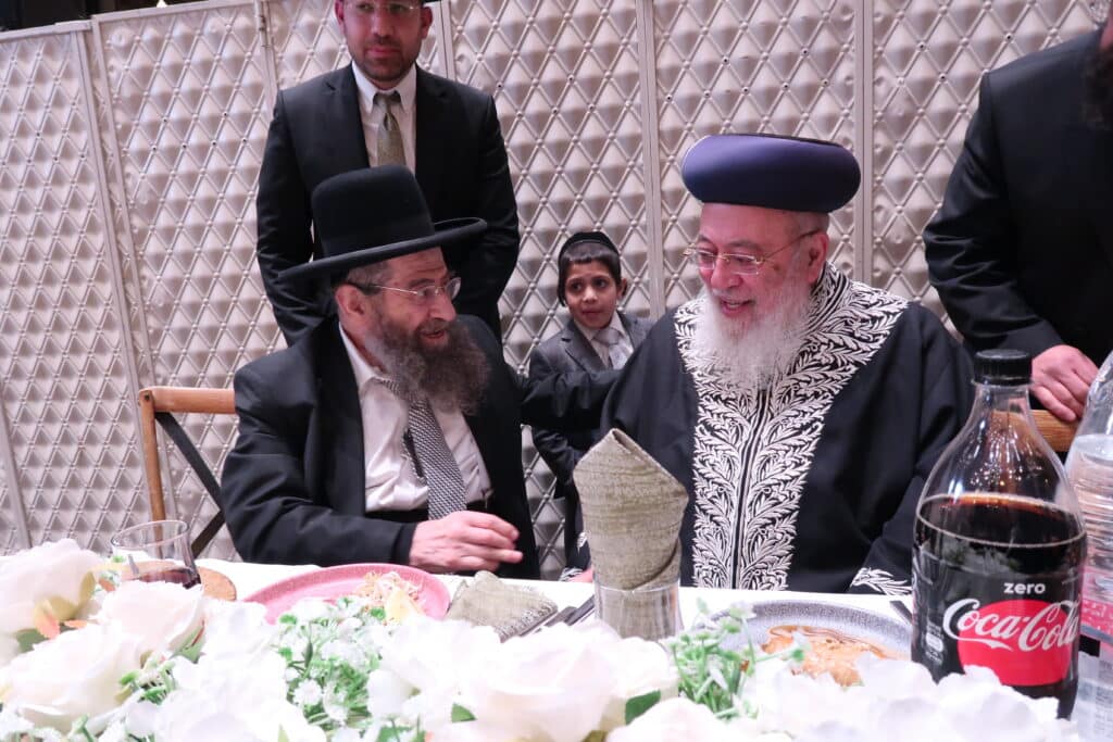 גדולי רבני ספרד בשמחת החתונה לנכד רב העיר בני ברק