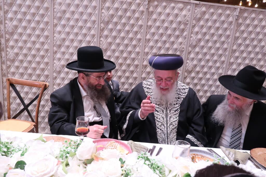 גדולי רבני ספרד בשמחת החתונה לנכד רב העיר בני ברק