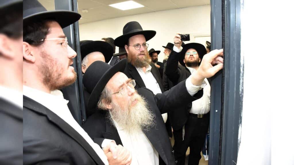 במעמד רבנים ופוסקי הוראה נחנכה לשכת רבה של בני ברק הגר״מ בן שמעון שליט״א