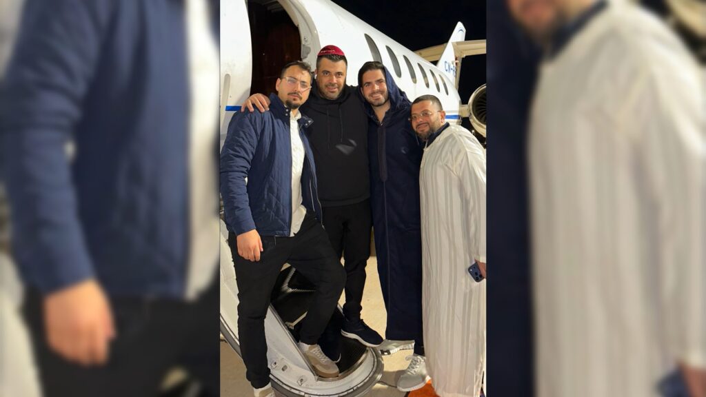 איצקוביץ': חגיגה בלב חלקת הקבורה והזמר שהתפוצץ מצחוק