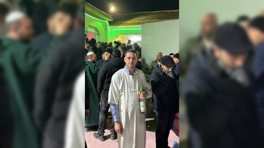 איצקוביץ': חגיגה בלב חלקת הקבורה והזמר שהתפוצץ מצחוק