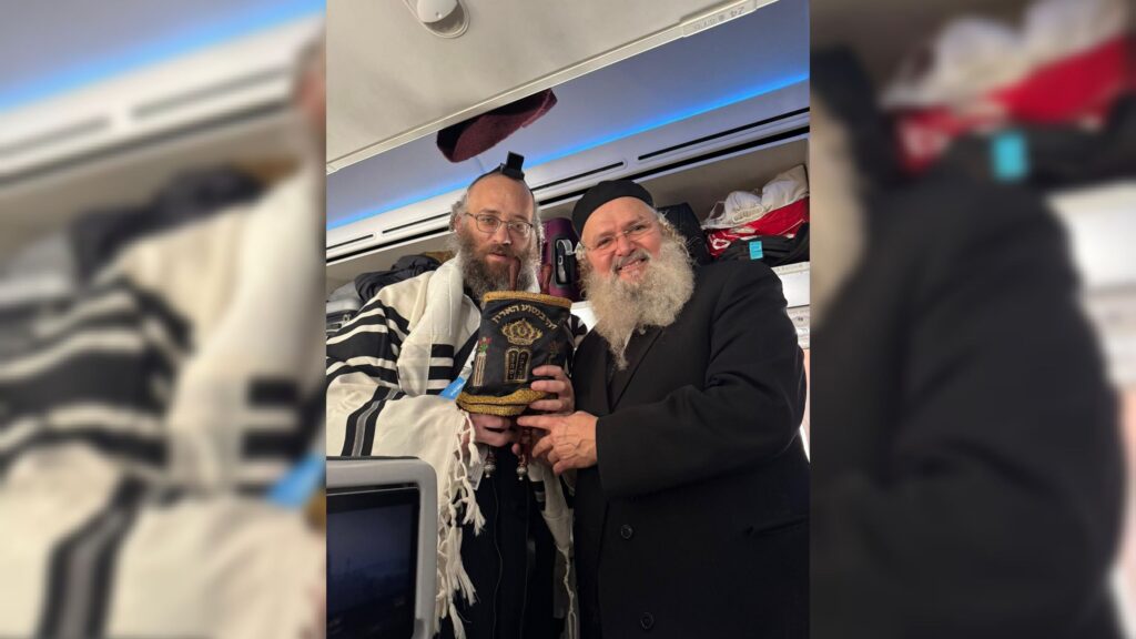 איצקוביץ': חגיגה בלב חלקת הקבורה והזמר שהתפוצץ מצחוק