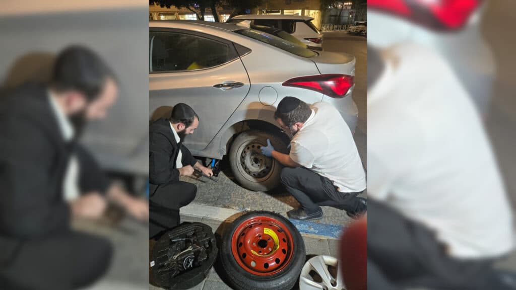 איצקוביץ': חגיגה בלב חלקת הקבורה והזמר שהתפוצץ מצחוק