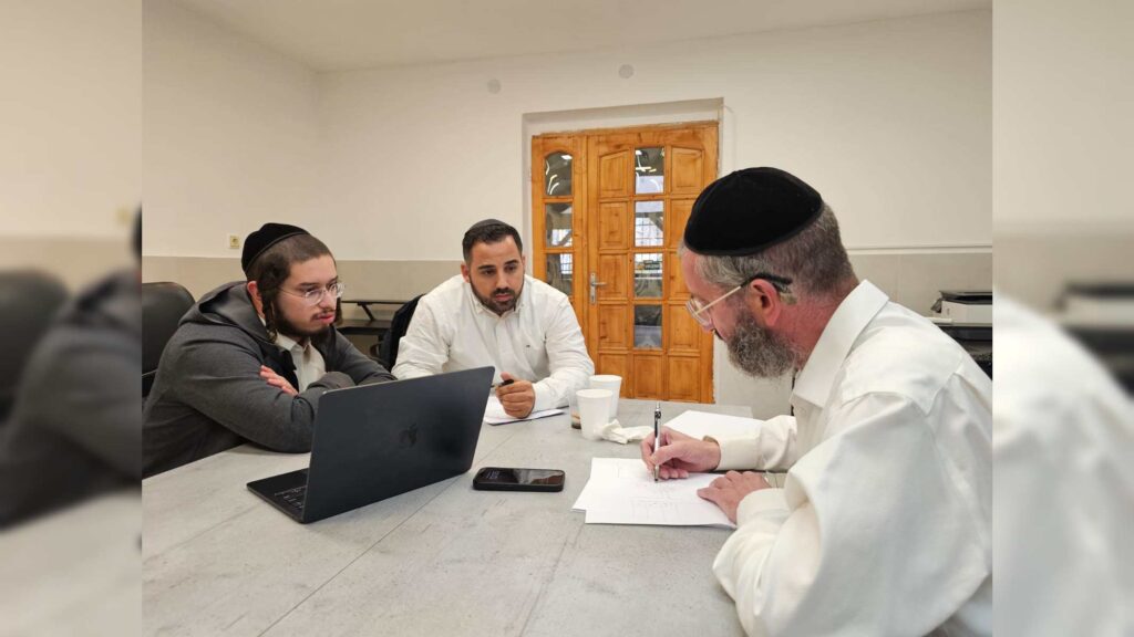 איצקוביץ': הקלידן של המלך וחגיגות המיליונים בארמון הפאר