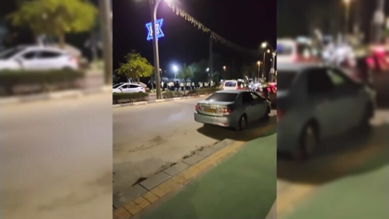 אברך צעיר נעצר בדרכו לתפרח, מאות הגיעו לתחנת המשטרה