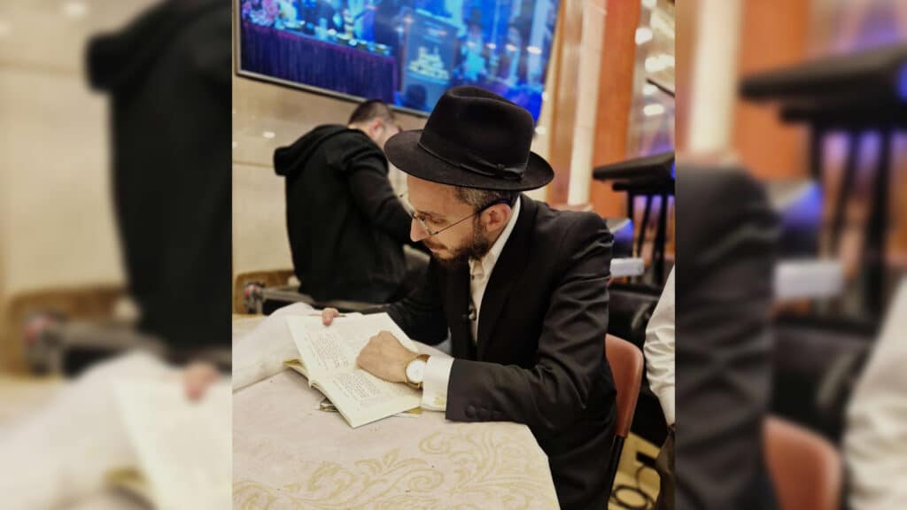 איצקוביץ': הקלידן של המלך וחגיגות המיליונים בארמון הפאר