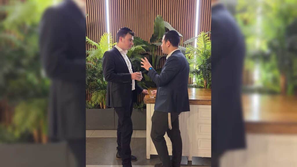 איצקוביץ': הקלידן של המלך וחגיגות המיליונים בארמון הפאר