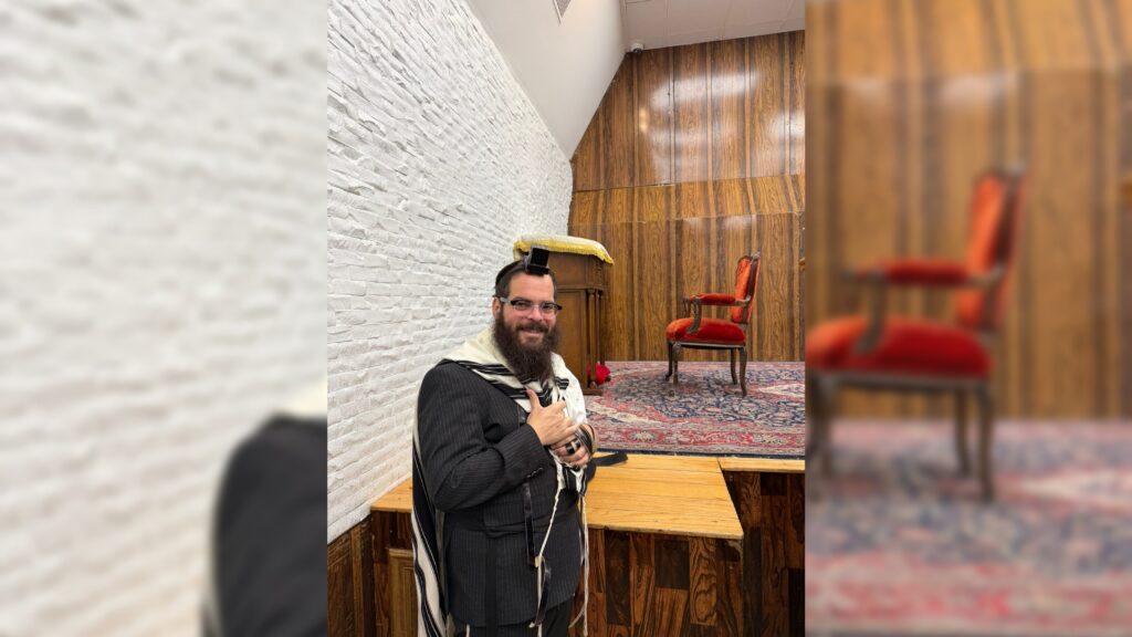 איצקוביץ': הקלידן של המלך וחגיגות המיליונים בארמון הפאר