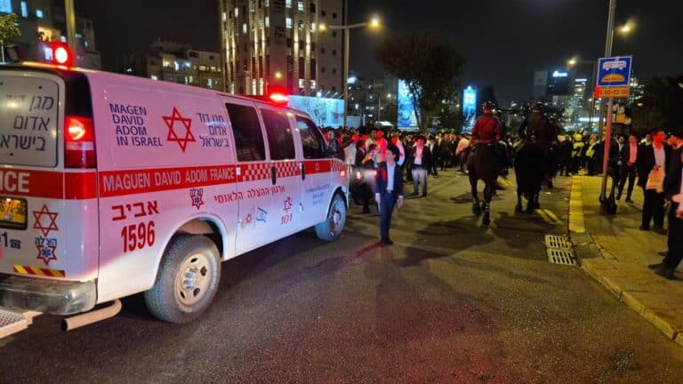 במחאה בכביש 4: צעיר נחבל בראשו מאלימות שוטרים