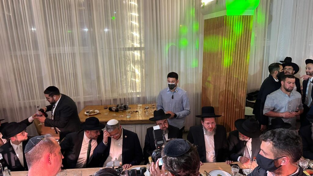 איצקוביץ': הקלידן של המלך וחגיגות המיליונים בארמון הפאר