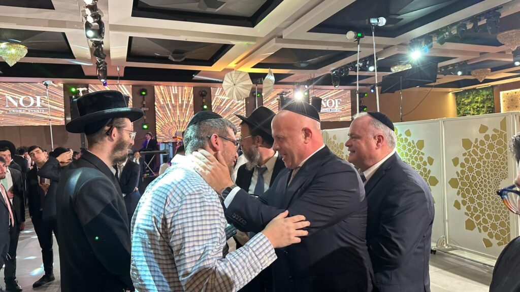 איצקוביץ': הקלידן של המלך וחגיגות המיליונים בארמון הפאר