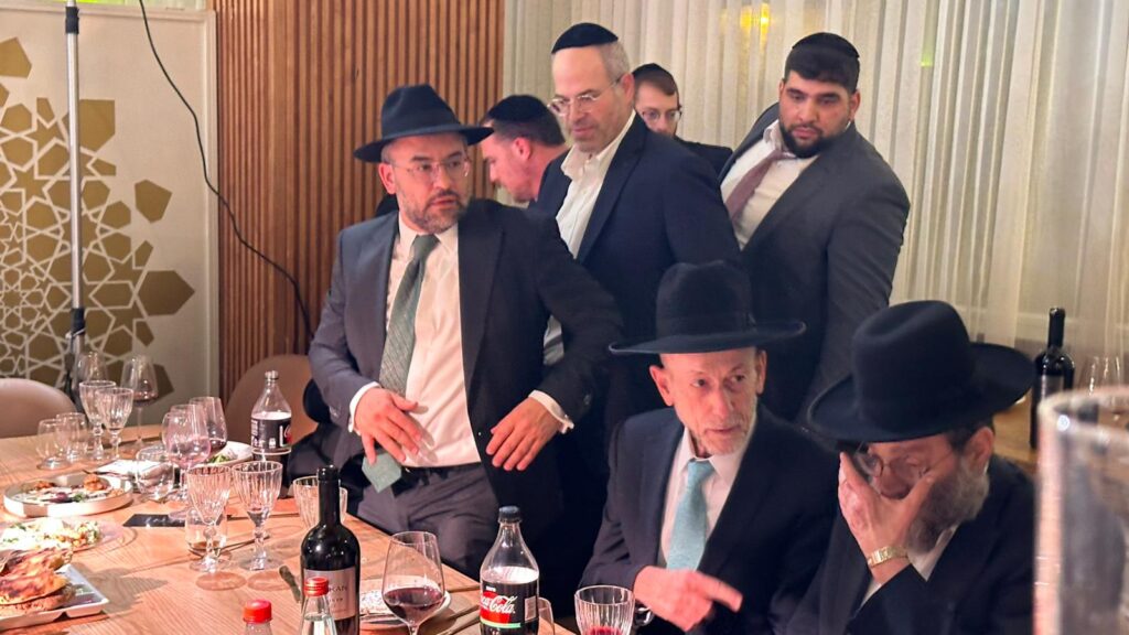 איצקוביץ': הקלידן של המלך וחגיגות המיליונים בארמון הפאר