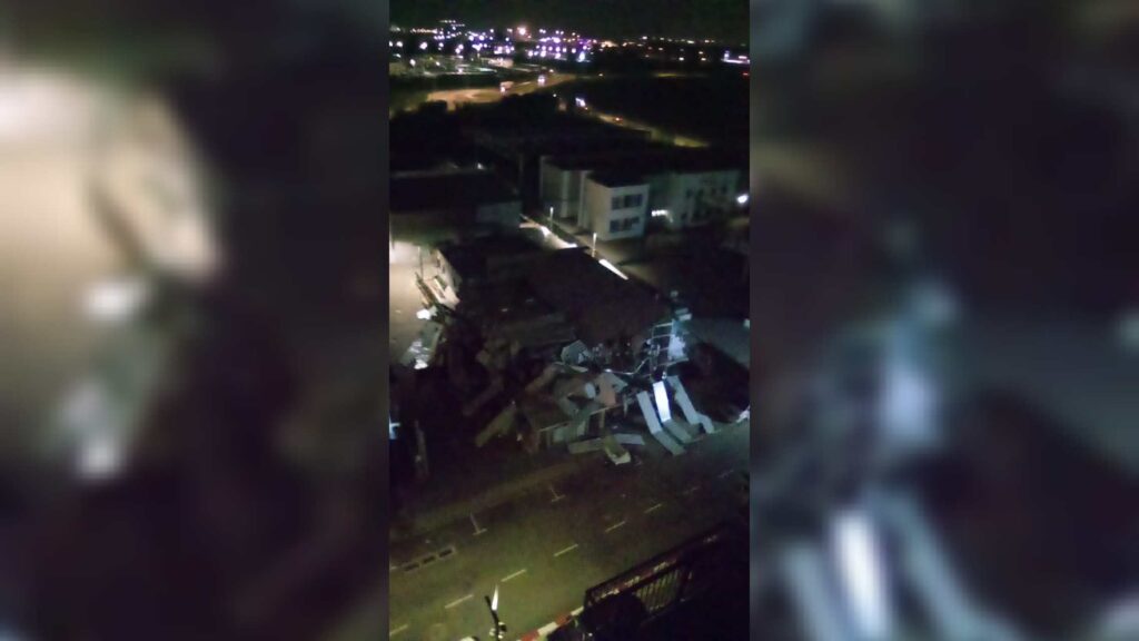 דחפורים הרסו את בית המדרש - תוך ביזוי ספרי התורה