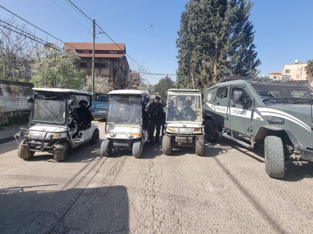 עשרות לוחמים פשטו על הכפר בעקבות פיגועי האבנים