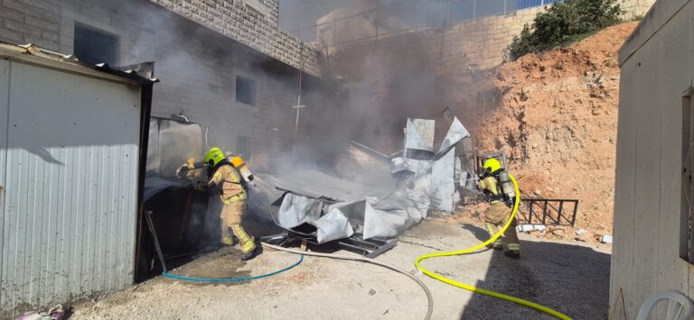 הושגה שליטה: להבות ענק כילו את מבני תלמוד התורה