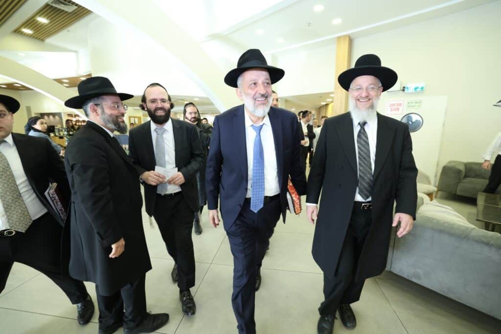 הראשון לציון ואריה דרעי שבתו עם רבני "קו ההלכה הספרדי"