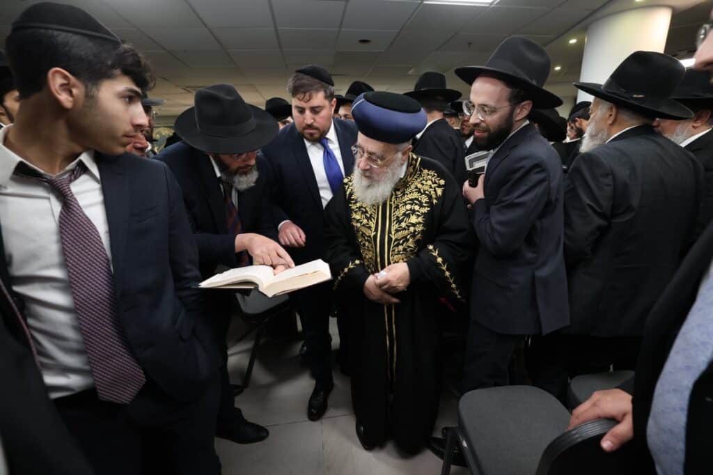 הראשון לציון ואריה דרעי שבתו עם רבני "קו ההלכה הספרדי"