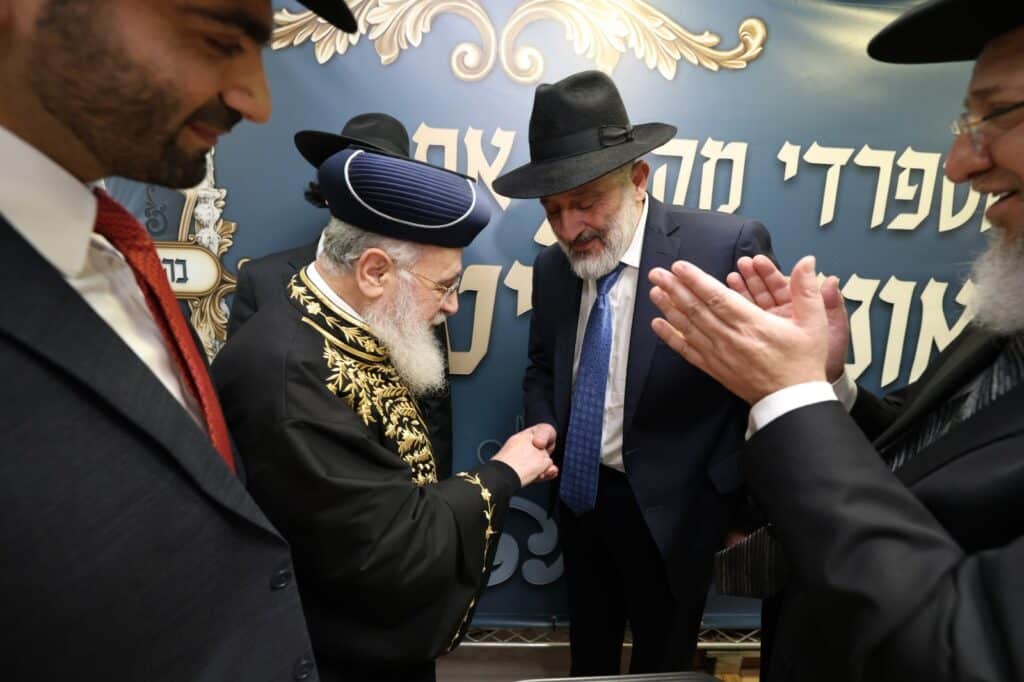 הראשון לציון ואריה דרעי שבתו עם רבני "קו ההלכה הספרדי"