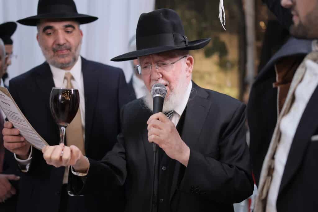 השידוך המדובר: נכדת הגר"מ מאזוז עם תלמיד הישיבה