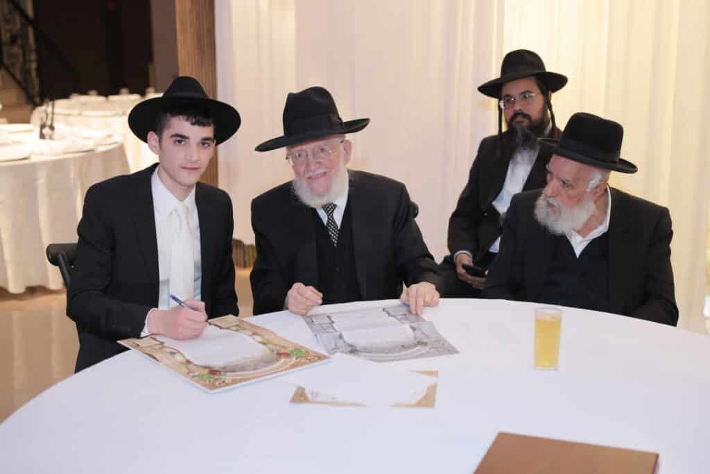 השידוך המדובר: נכדת הגר"מ מאזוז עם תלמיד הישיבה