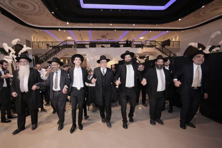 השידוך המדובר: נכדת הגר"מ מאזוז עם תלמיד הישיבה