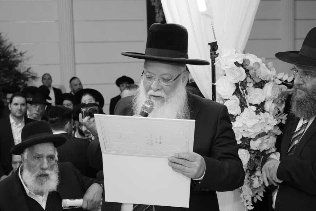 השידוך המדובר: נכדת הגר"מ מאזוז עם תלמיד הישיבה