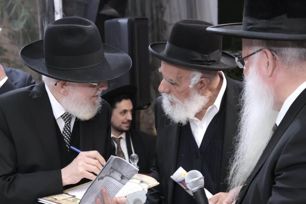 השידוך המדובר: נכדת הגר"מ מאזוז עם תלמיד הישיבה