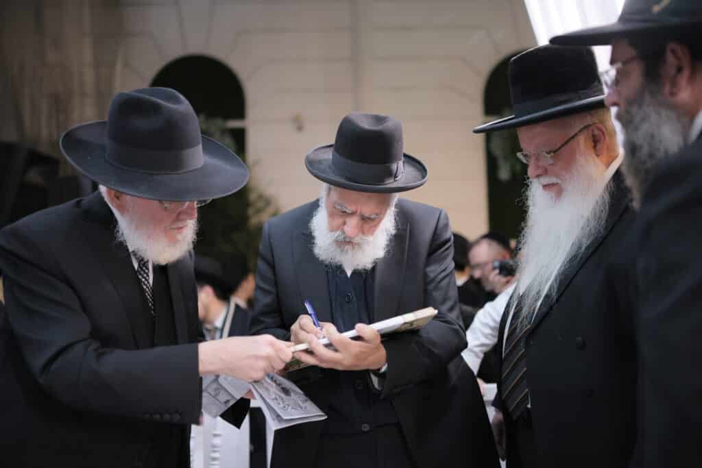 השידוך המדובר: נכדת הגר"מ מאזוז עם תלמיד הישיבה