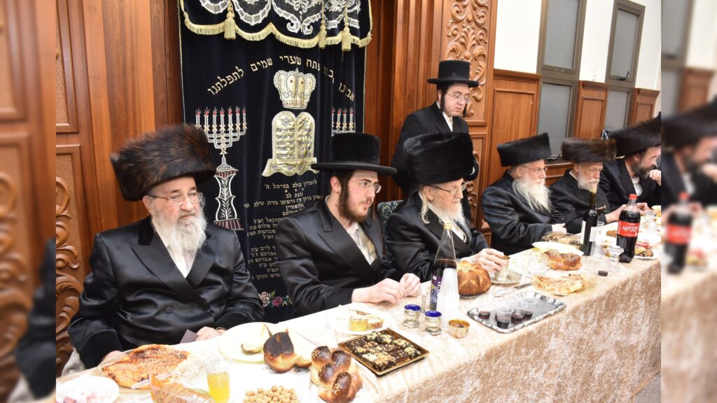 גלריית משמחת התנאים בחצרות אוזרוב טריסק - צפו