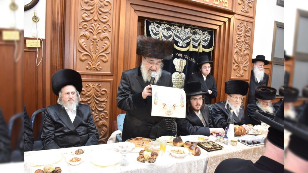 גלריית משמחת התנאים בחצרות אוזרוב טריסק - צפו