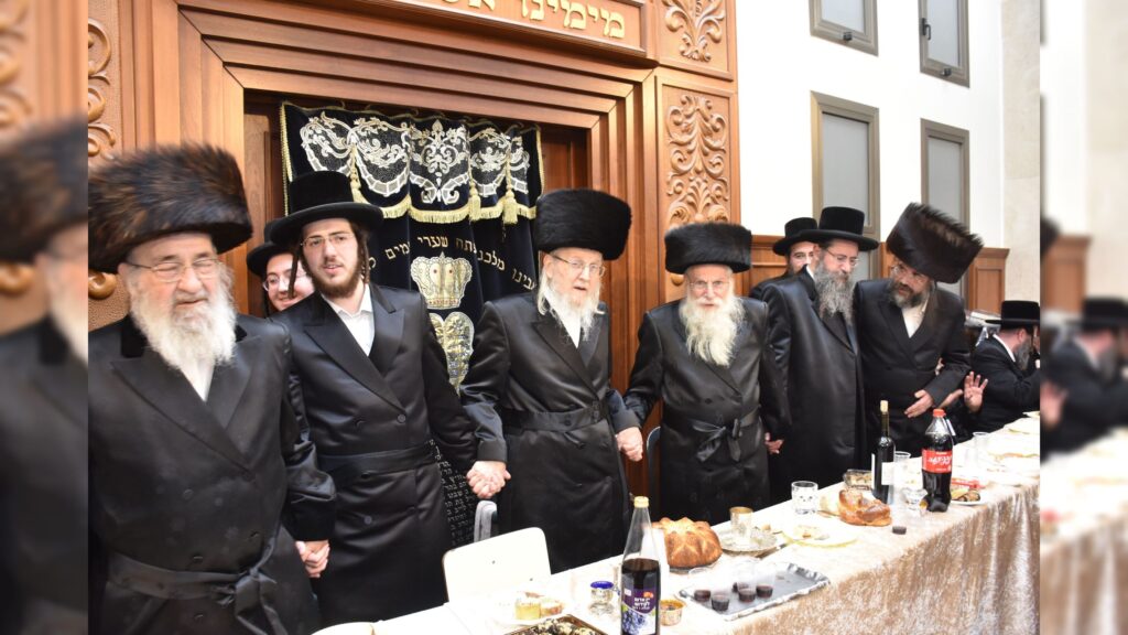 גלריית משמחת התנאים בחצרות אוזרוב טריסק - צפו