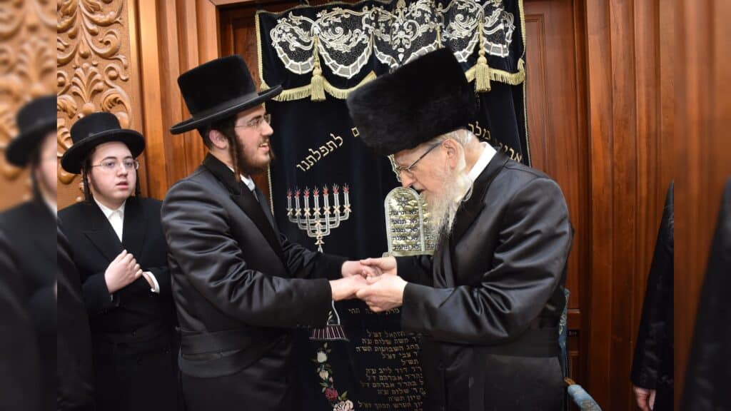 גלריית משמחת התנאים בחצרות אוזרוב טריסק - צפו