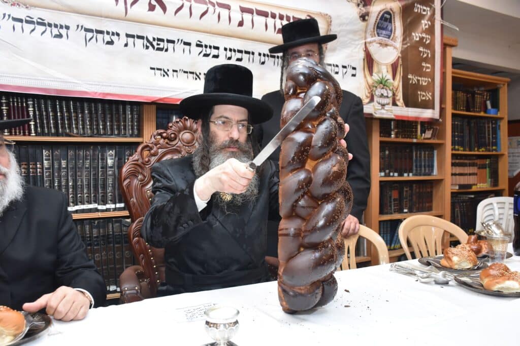 האדמו"ר מקליוולנד ערך סעודת הילולא לרגל היארצייט של אביו