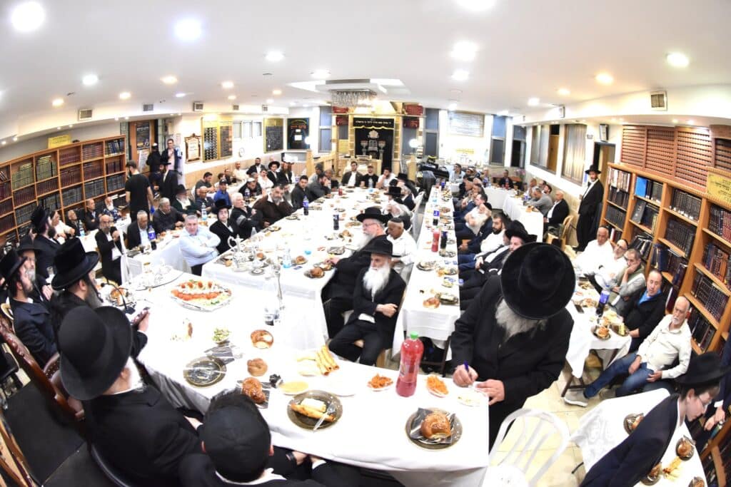 האדמו"ר מקליוולנד ערך סעודת הילולא לרגל היארצייט של אביו