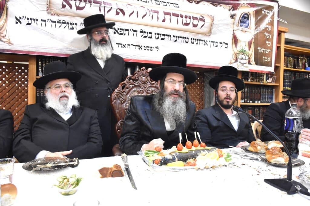 האדמו"ר מקליוולנד ערך סעודת הילולא לרגל היארצייט של אביו