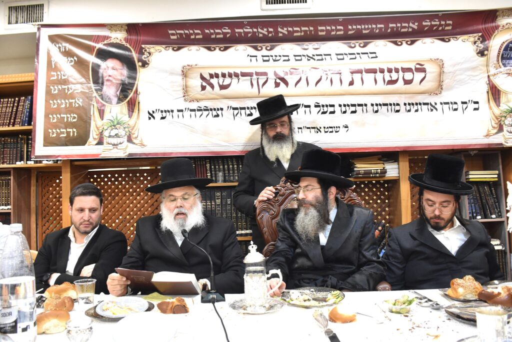 האדמו"ר מקליוולנד ערך סעודת הילולא לרגל היארצייט של אביו
