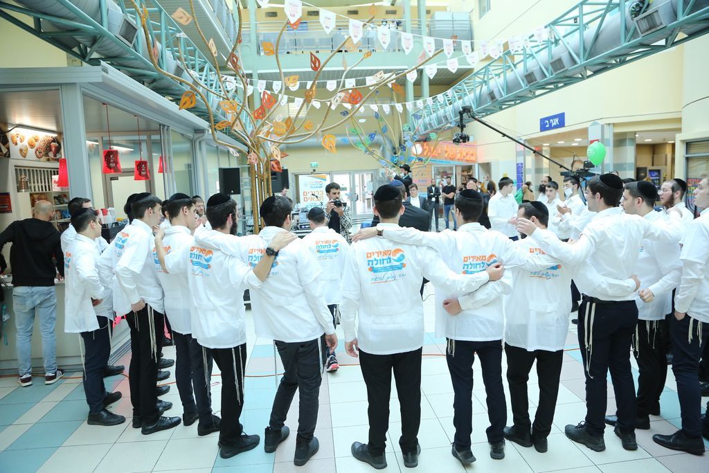 המהפכה נמשכת גם בפורים: רגעים של שמחה שבהם הכאב נשכח 