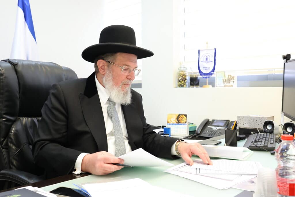 החמץ של בנק הפועלים נמכר אצל הרה"ר קלמן בר