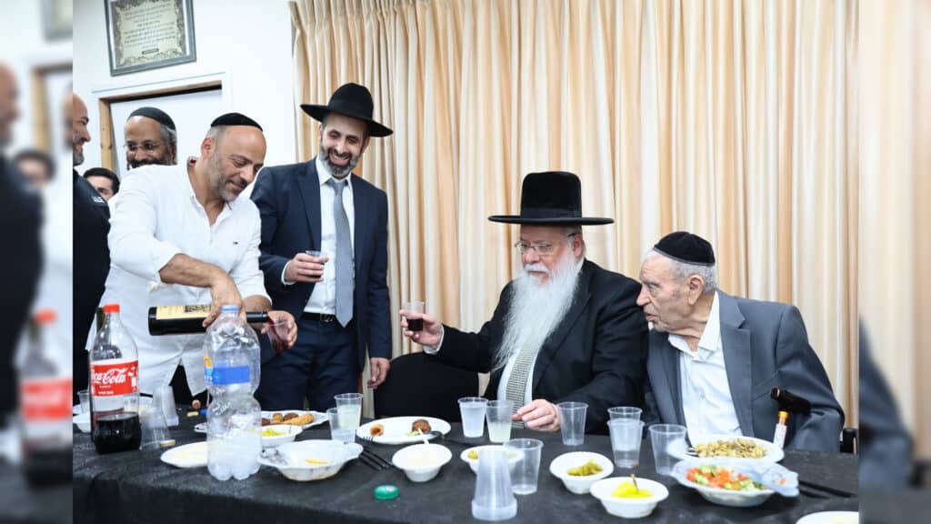 מהמרתפים של חומייני לישראל: סיפור הבריחה של קובי שירה