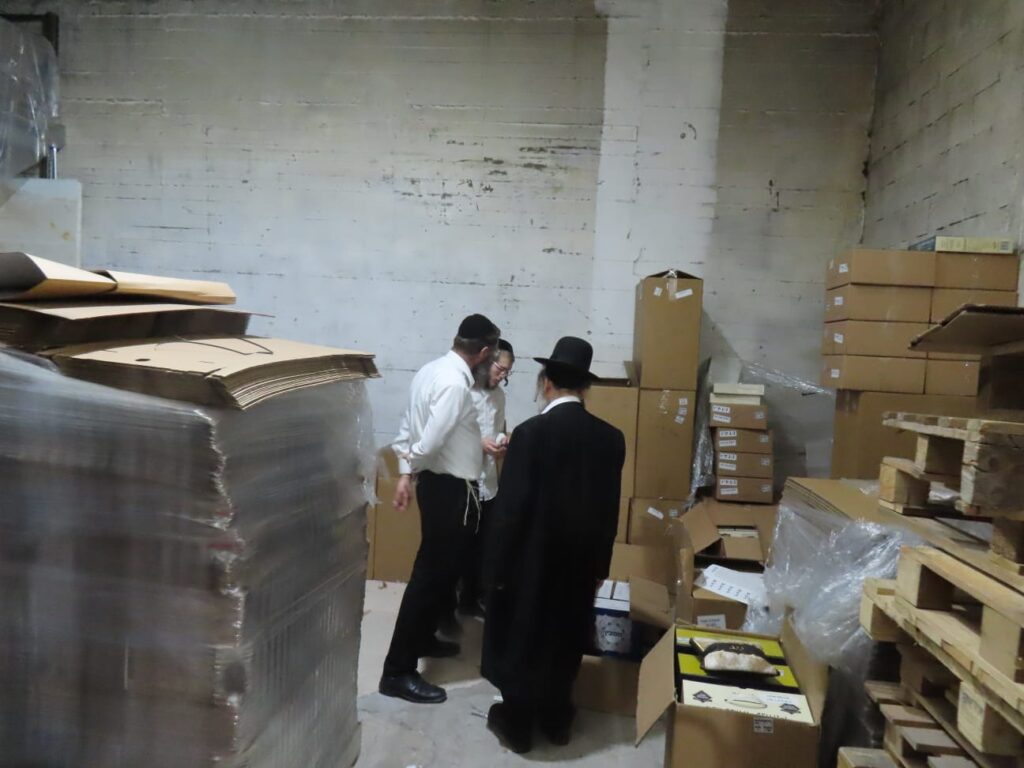 גלריה: הפוסק הנודע אפה בעצמו את המצות והפריש חלה